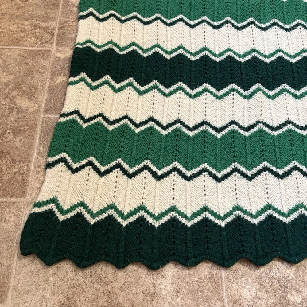 Handmade Vintage Ripple Chevron Crochet Afghan Blanket Throw 54x49 GrannyCore